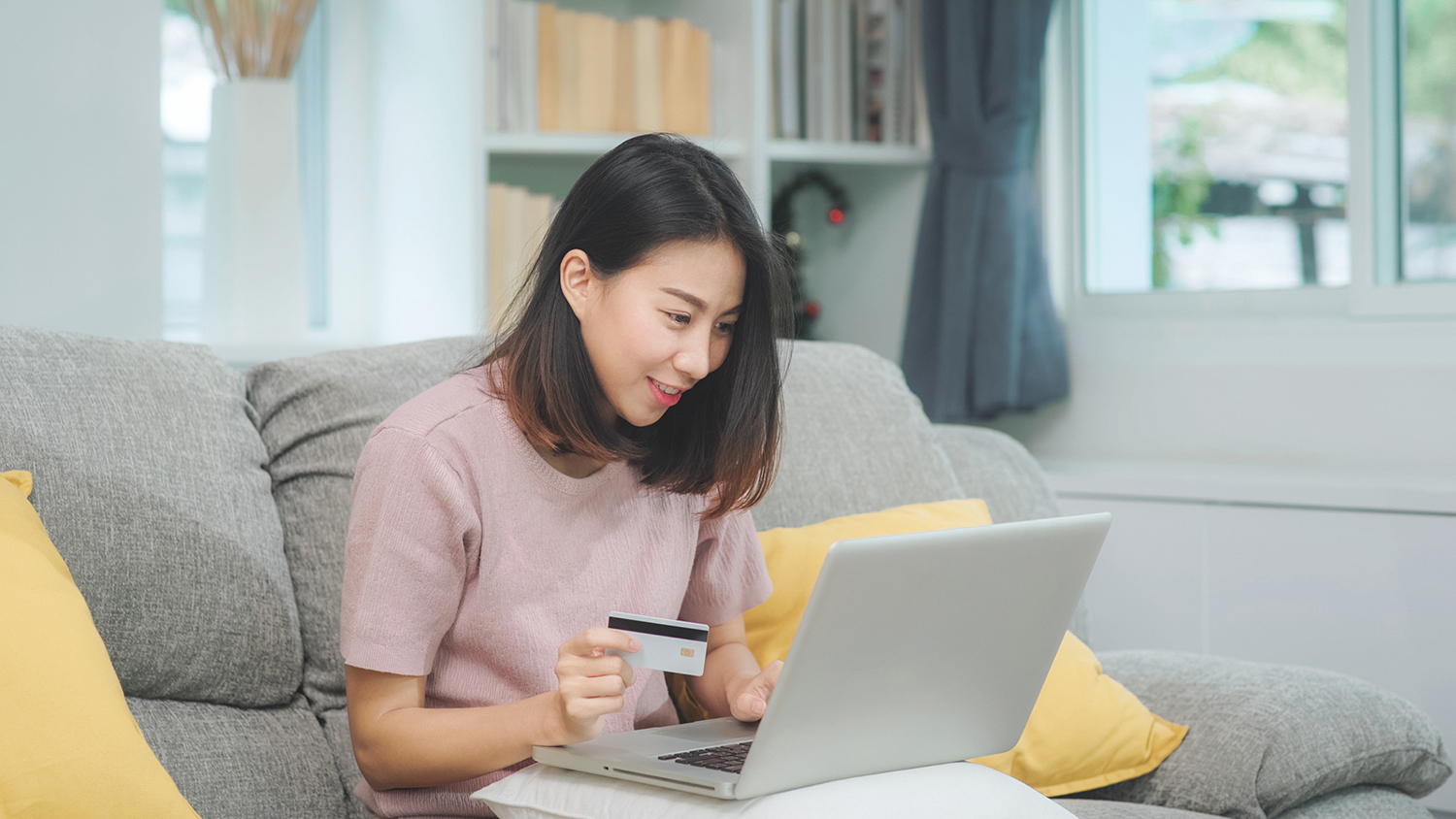 Không mua sắm trực tuyến trên các website không rõ nguồn gốc