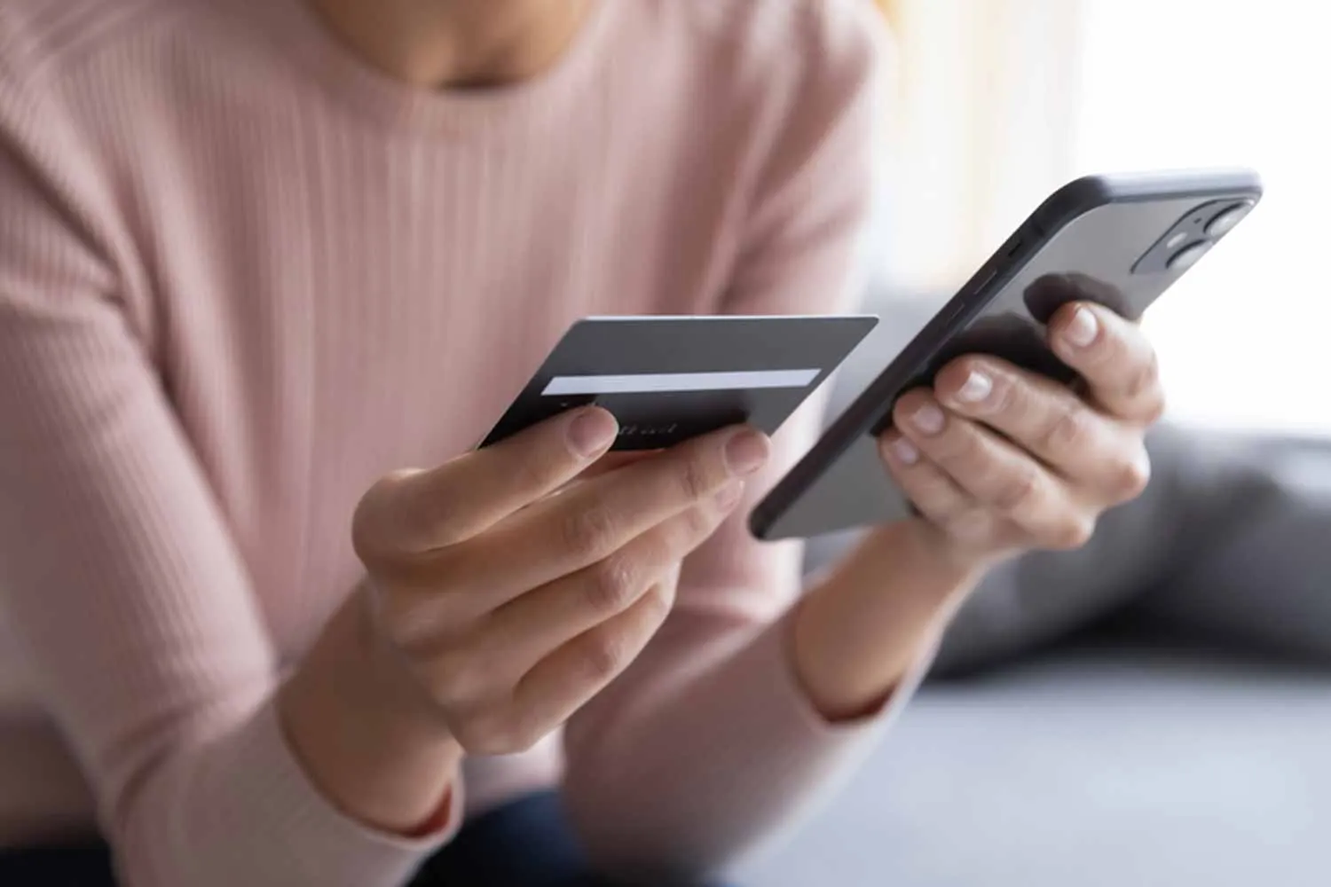 Cẩn trọng với những trang web lạ khi mua sắm online bằng thẻ tín dụng