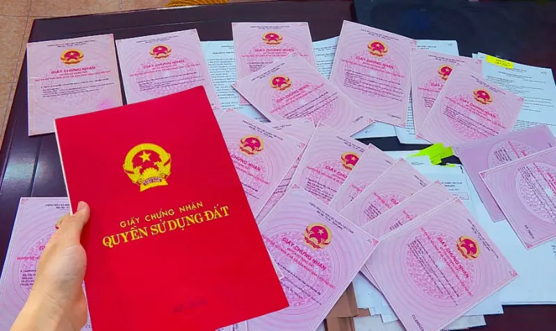 Hồ sơ vay thế chấp sổ đỏ yêu cầu các giấy tờ liên quan đến tài sản và cá nhân