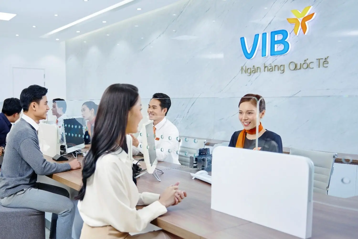 Sau khi mất thẻ bạn có thể đến ngân hàng VIB để nhanh chóng nhận hỗ trợ