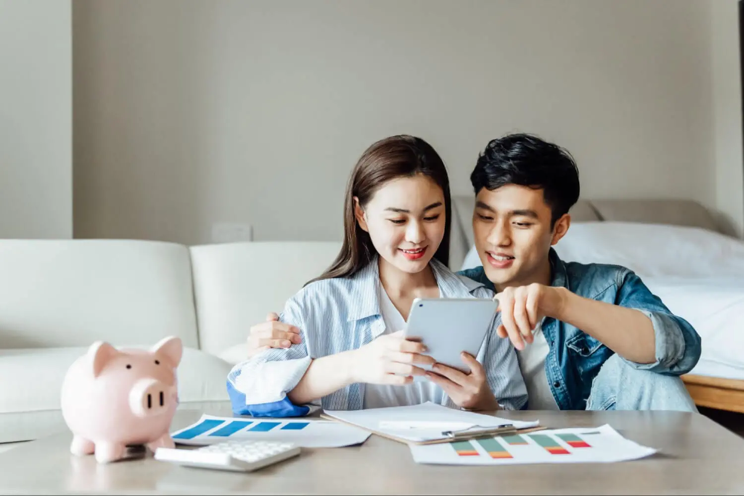 Vợ chồng là những người nên mở tài khoản chung