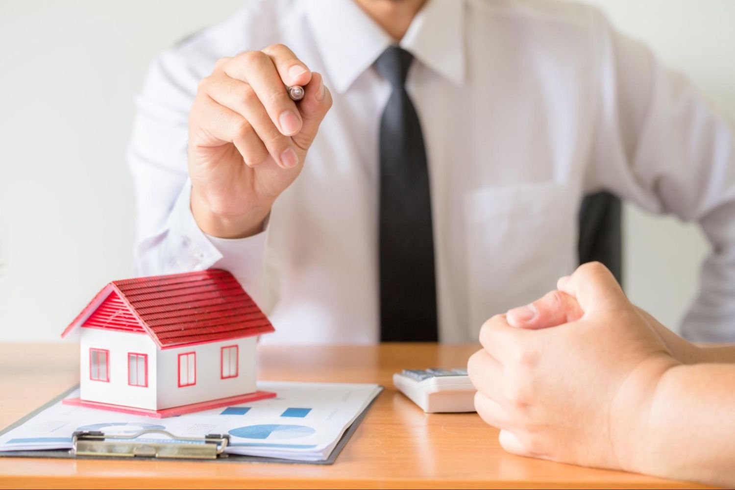 Quyết định mua chung cư hay nhà đất liên quan đến nhiều yếu tố khác nhau