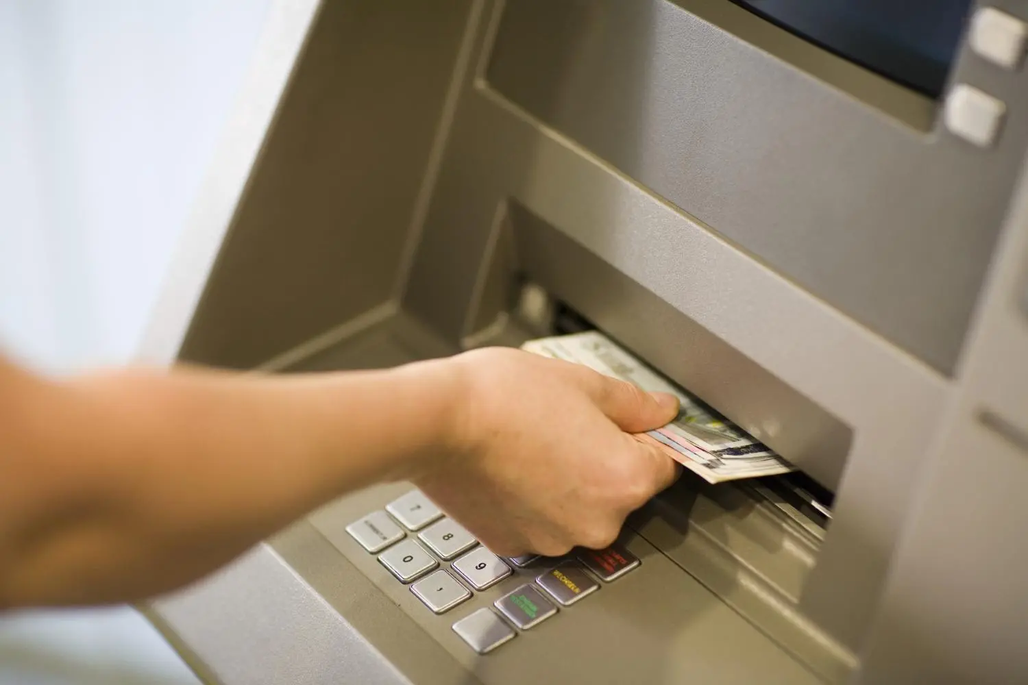 Thẻ MasterCard cho phép rút tiền ngoại tệ tại các ATM bất cứ đâu