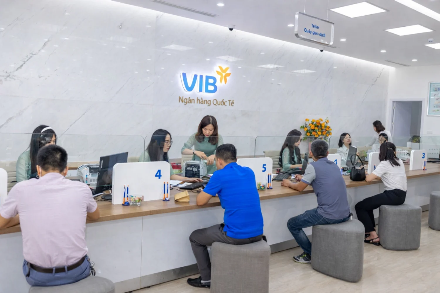 Chuẩn bị đầy đủ hồ sơ chứng minh thu nhập ổn định giúp ngân hàng xác định chính xác khả năng trả nợ khi xét duyệt vay thêm.