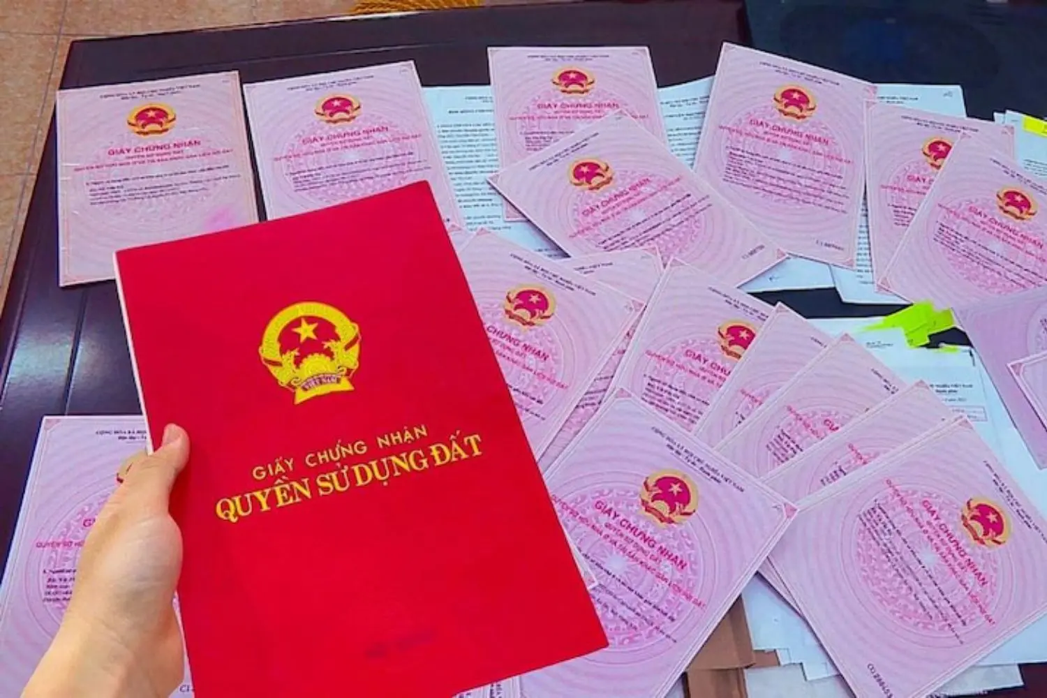Sổ đỏ có vay ngân hàng được không? Điều kiện, hồ sơ, thủ tục