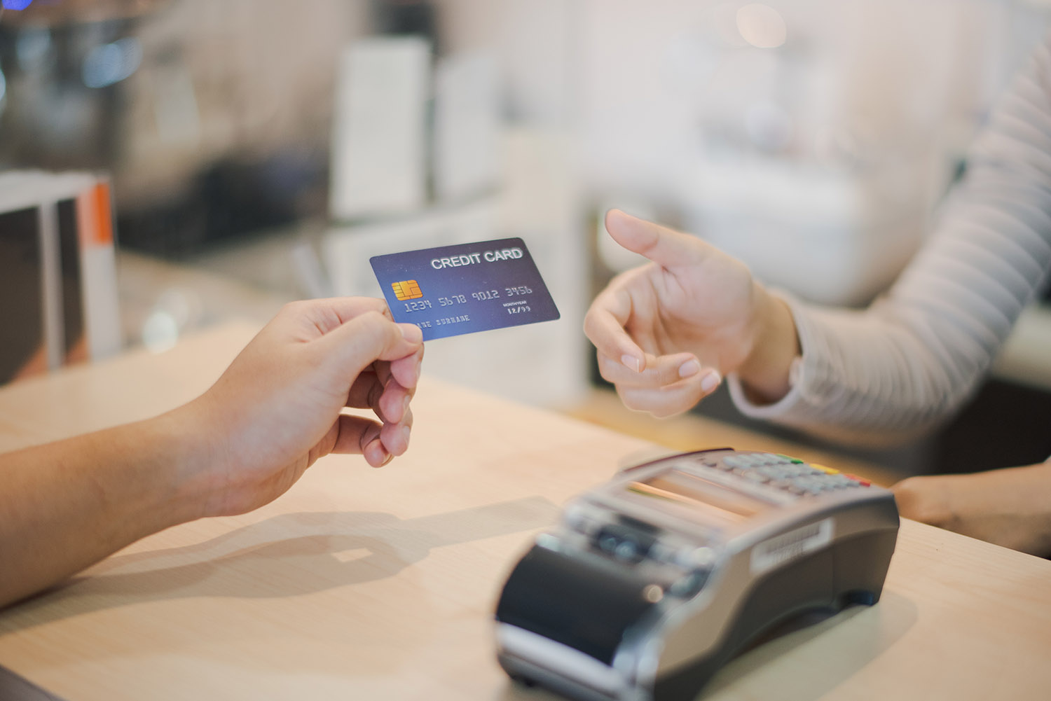 Hãy kiểm tra lại hạn mức còn lại của thẻ tín dụng trước khi quyết định đăng ký trả góp không lãi suất