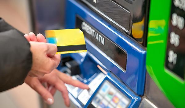 Người dùng cần quan sát kỹ khi giao dịch tại cây ATM