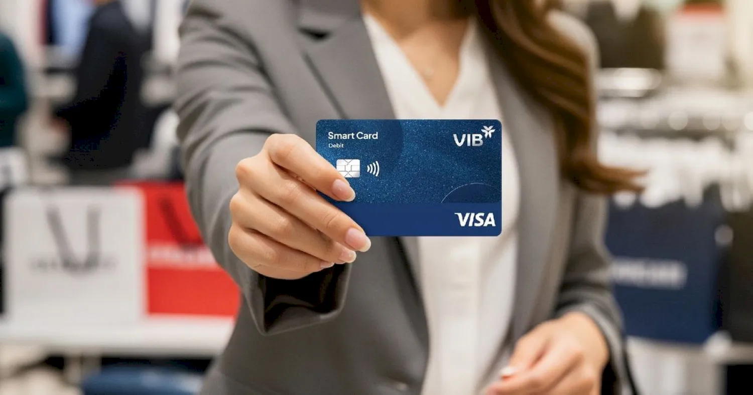 Thẻ Visa Debit có ký hiệu Visa in trên thẻ.