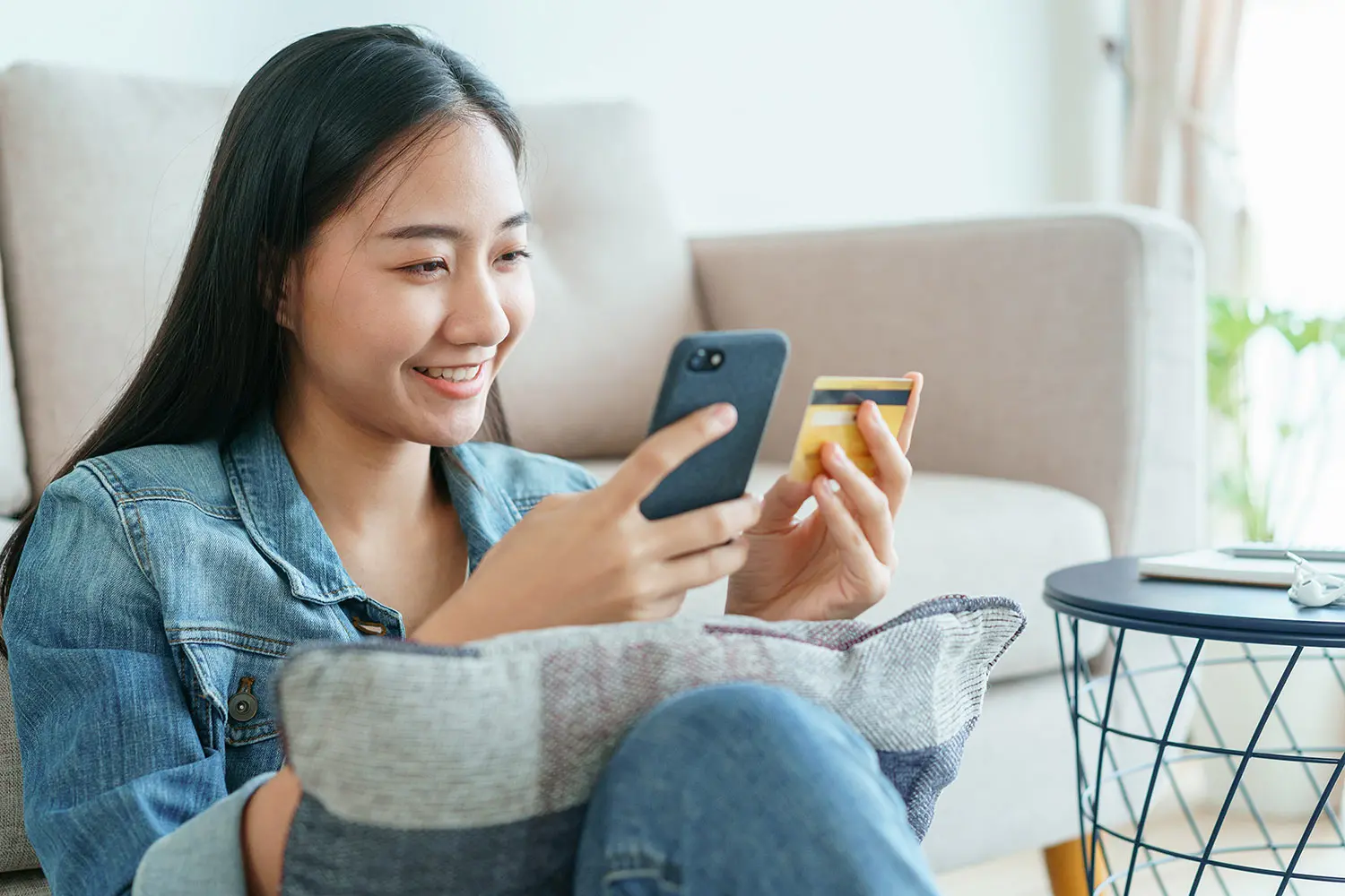  Tính năng thông minh cho phép khách hàng thực hiện các giao dịch tài chính  nhanh chóng chỉ với vài thao tác đơn giản 