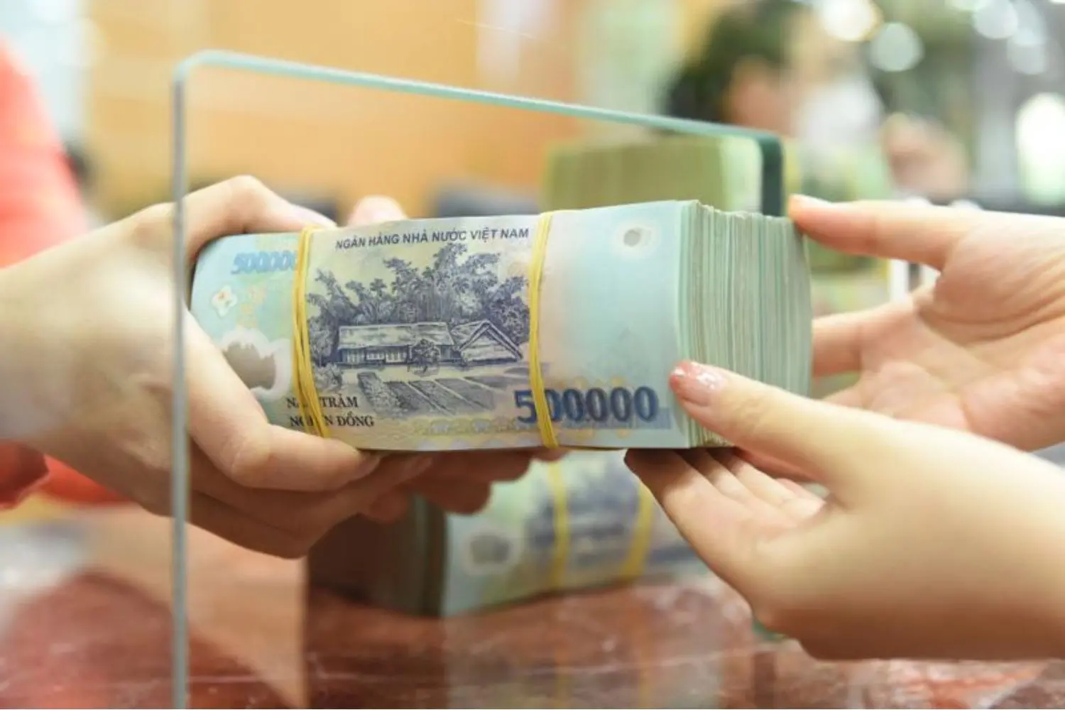 Vay ngân hàng 2 tỷ trong 10-20 năm mỗi tháng trả bao nhiêu?