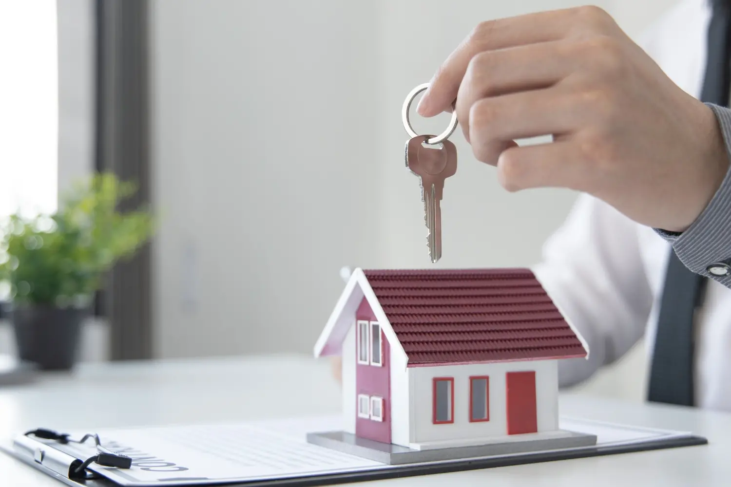 Tại Việt Nam, các ngân hàng cung cấp thời hạn vay khá linh hoạt, thường dao động từ 15 đến 35 năm Tại Việt Nam, các ngân hàng cung cấp thời hạn vay khá linh hoạt, thường dao động từ 15 đến 35 năm