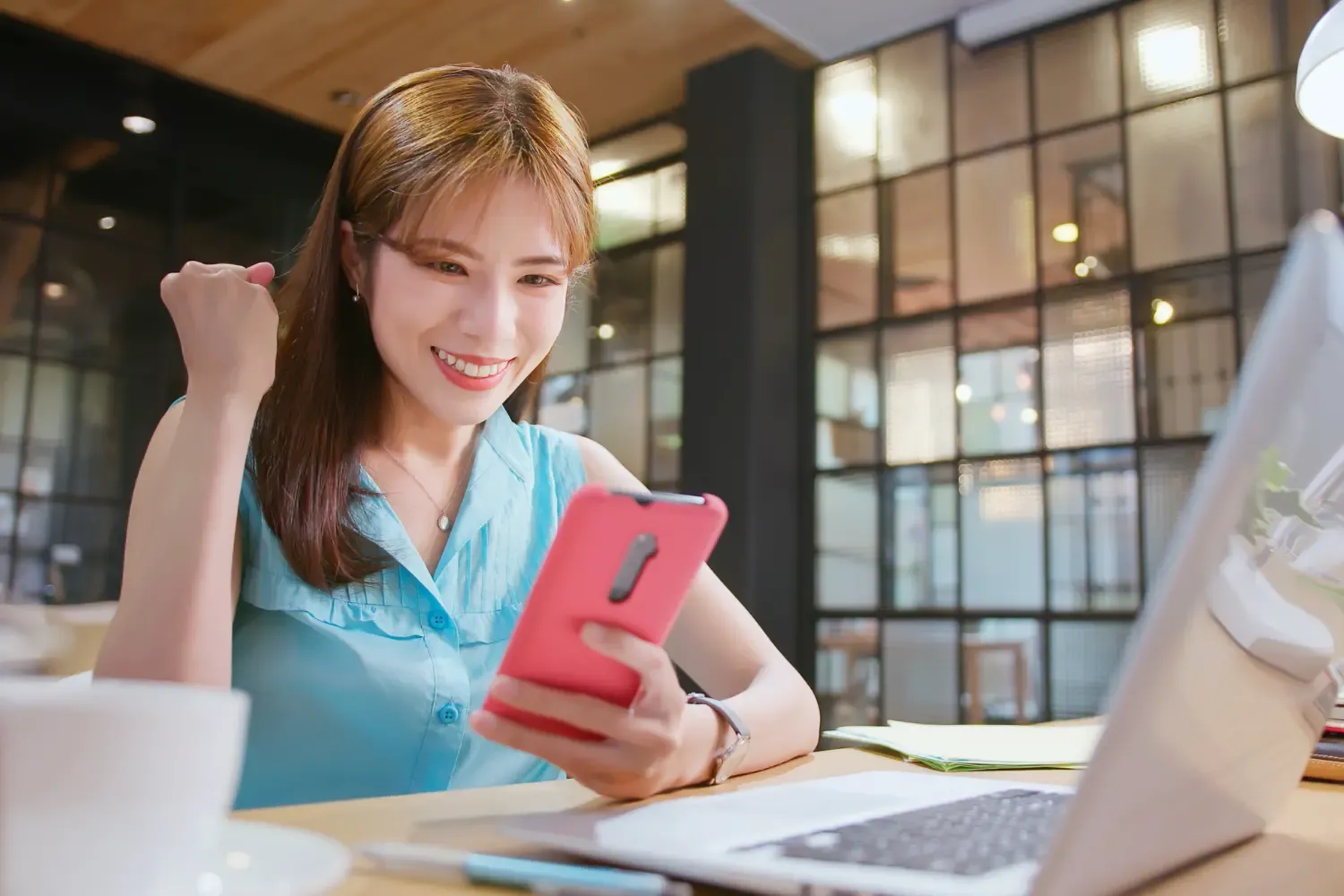 Khách hàng cần tạo mã giao dịch trên ứng dụng trước khi đến ATM để rút tiền không cần thẻ.
