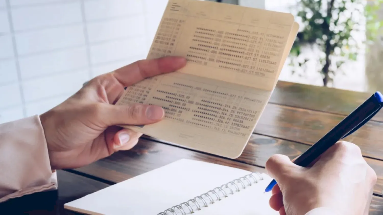 Vay cầm cố sổ tiết kiệm là hình thức dùng chính sổ tiết kiệm của mình làm tài sản bảo đảm.&nbsp;