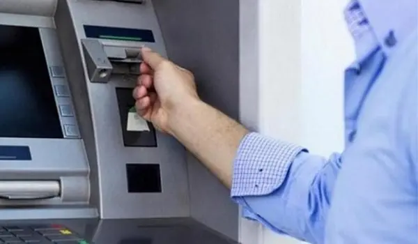 Nếu thực hiện thao tác quá chậm tại máy ATM, thẻ của bạn có thể bị nuốt