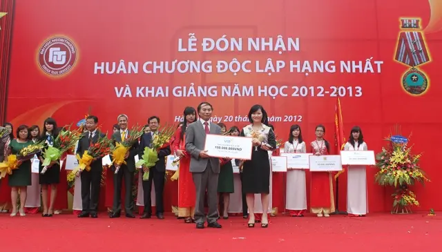 CEO of VIB delivered speech at Foreign Trade University on the opening ceremony of new school year