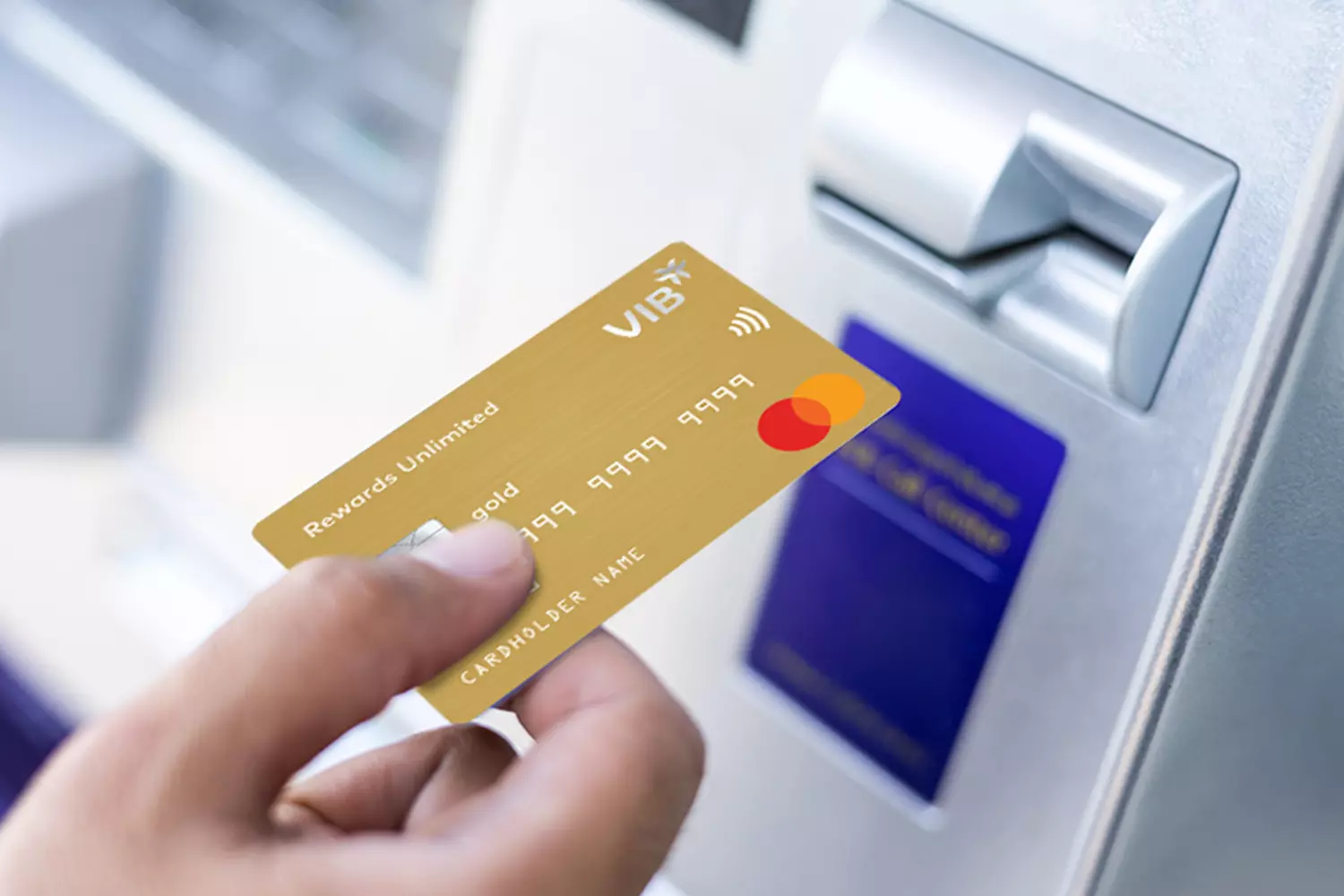 Rút tiền mặt từ thẻ tín dụng qua máy ATM được nhiều người sử dụng