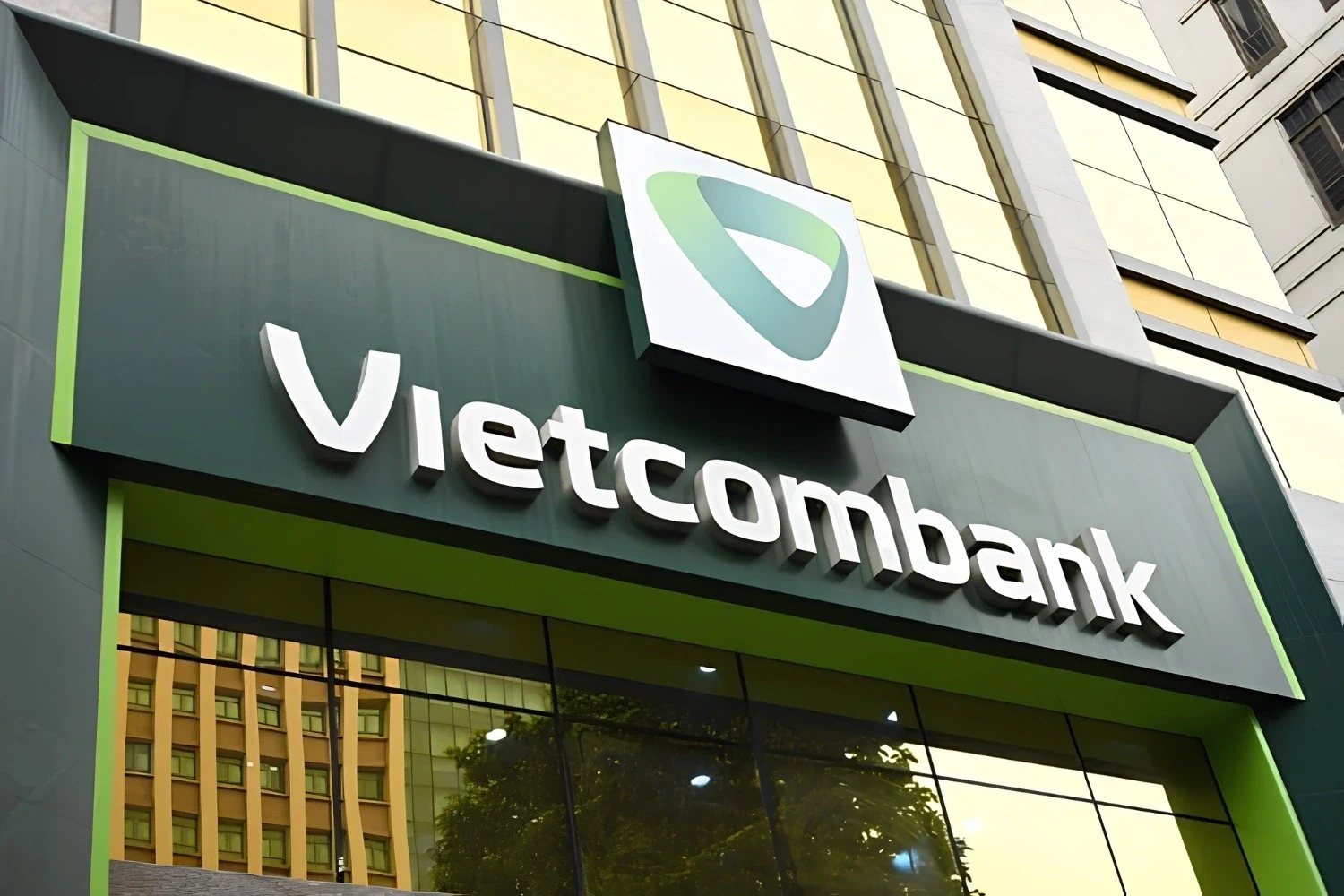 Vietcombank có lượng khách hàng lớn, giúp việc chuyển tiền và thanh toán giữa bạn bè, người thân trở nên thuận tiện hơn.