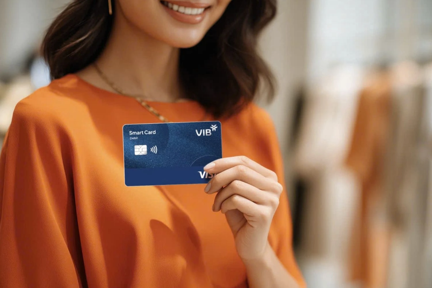 Các loại phí phổ biến khi làm thẻ ATM gồm phí phát hành, phí thường niên và một số phí dịch vụ phát sinh trong quá trình sử dụng thẻ.