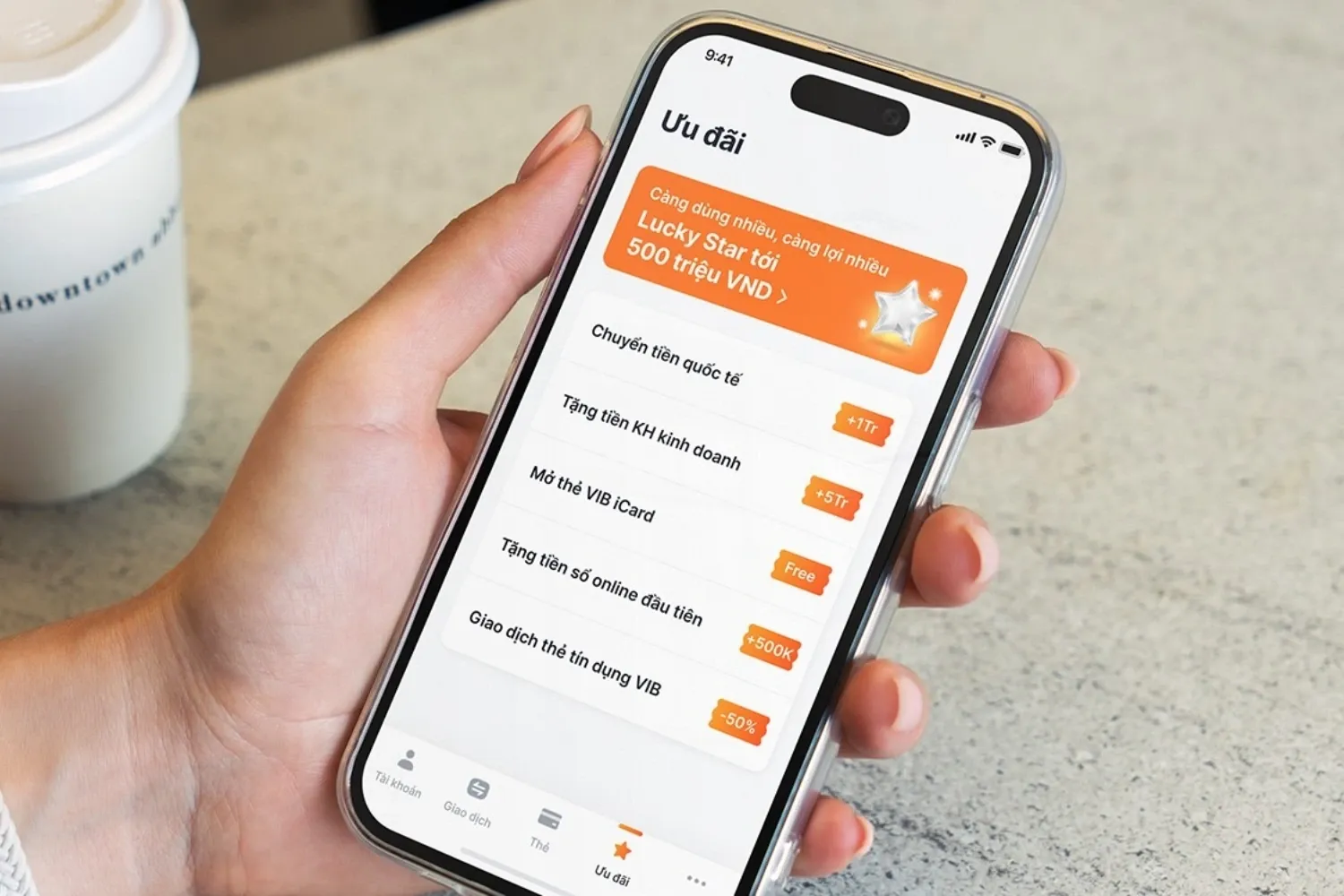 Ứng tiền qua MyVIB giúp tối ưu chi phí và trả góp linh hoạt hơn so với rút tiền ATM.