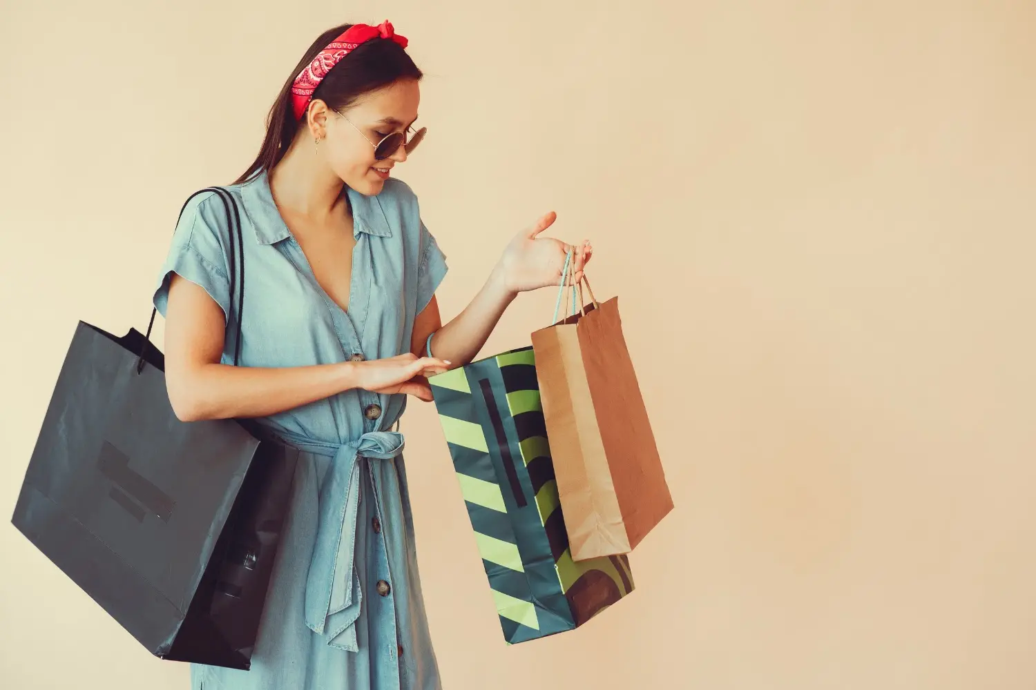  Mua sắm thoải mái với nhiều tiện tích từ thẻ tín dụng