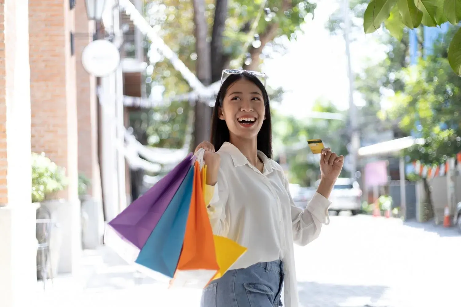 Nếu bạn có thu nhập tài chính ổn định thì có thể nâng hạn mức thẻ tín dụng cho phù hợp với mức sống