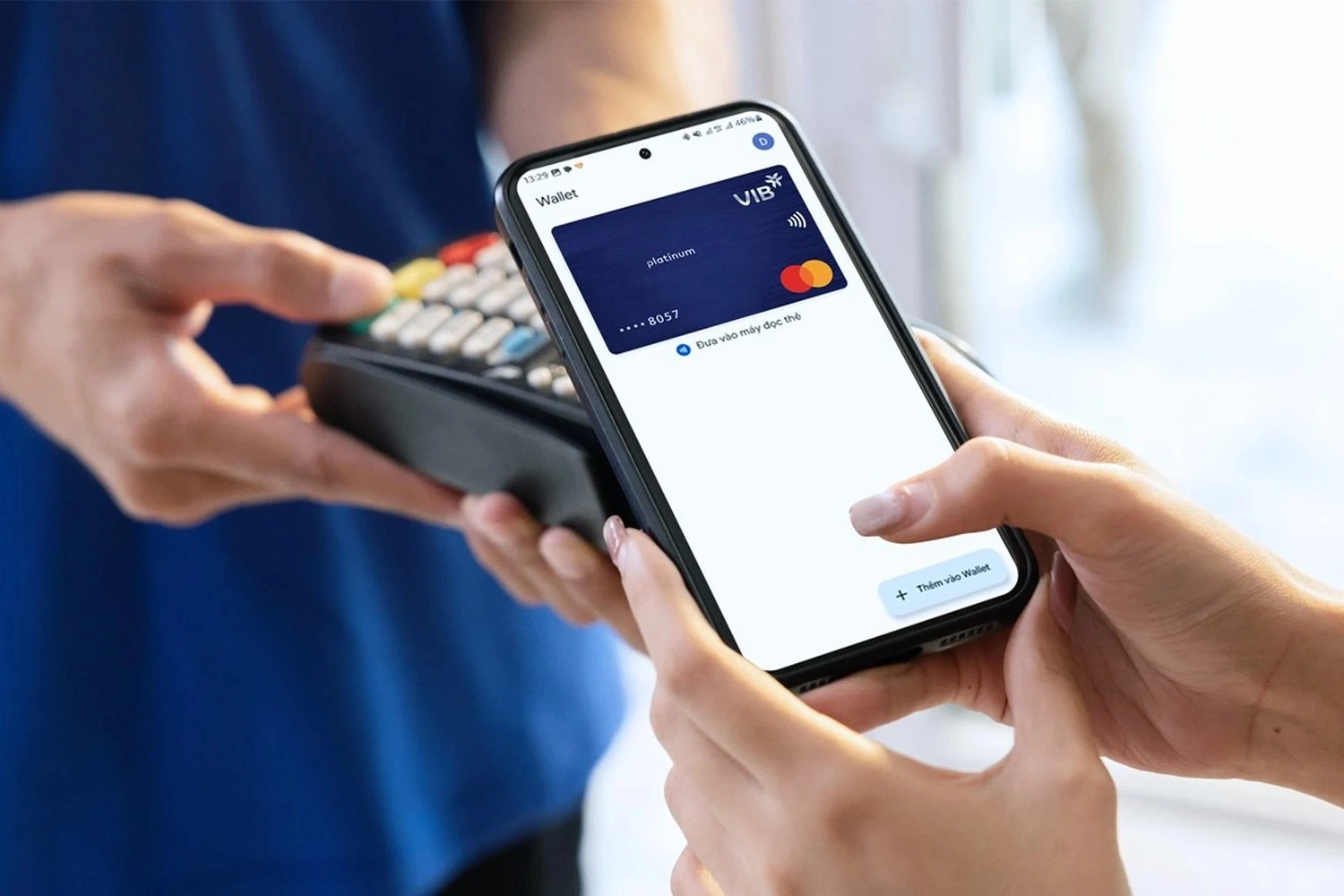 Thanh toán online nhanh chóng tại các cửa hàng chỉ bằng một chiếc điện thoại thông minh.