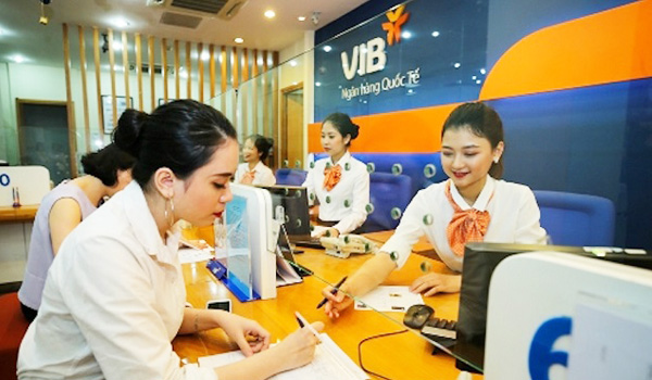 Gửi tiết kiệm ngân hàng là hình thức được nhiều khách hàng tin dùng