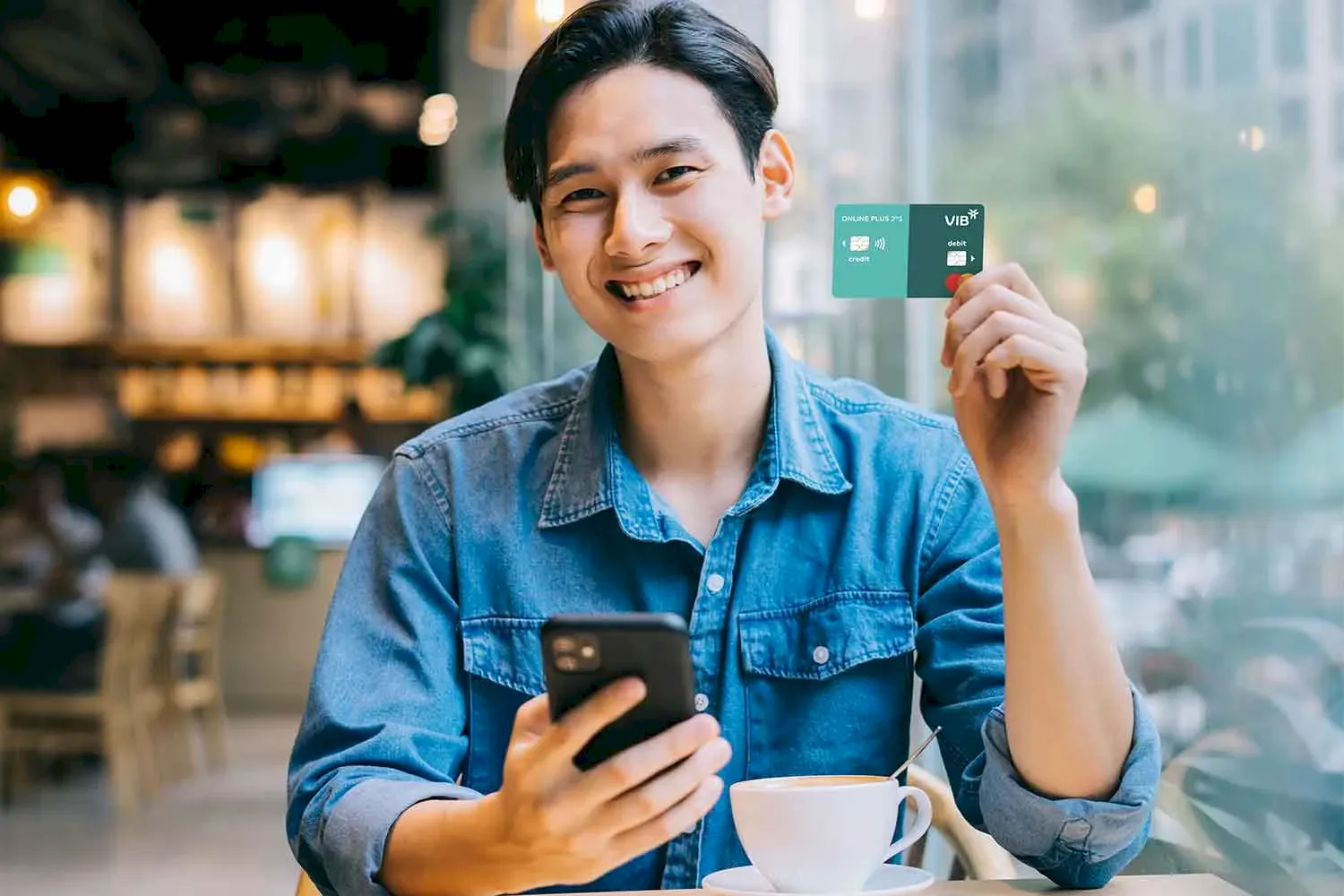 Việc sử dụng thẻ đều đặn và đúng mục đích thể hiện bạn là khách hàng giao dịch tích cực, có nhu cầu thực tế rõ ràng, nhờ đó tăng khả năng nâng hạn mức tín dụng.