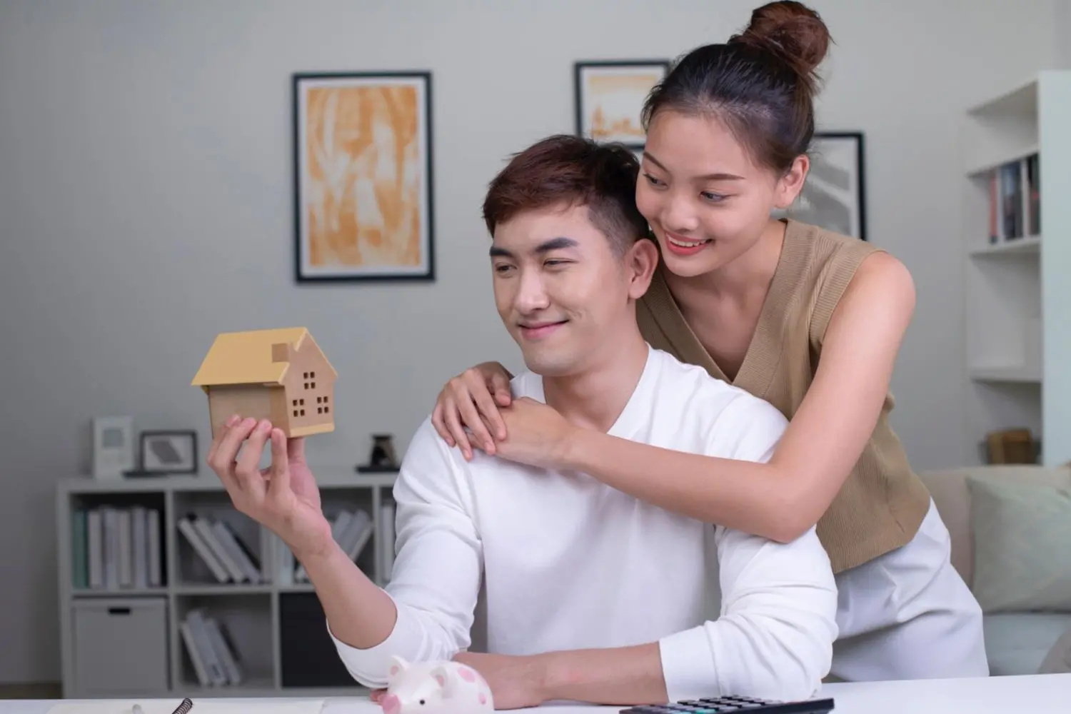 Nên tham khảo lãi suất và chính sách ưu đãi của các ngân hàng khi mua nhà