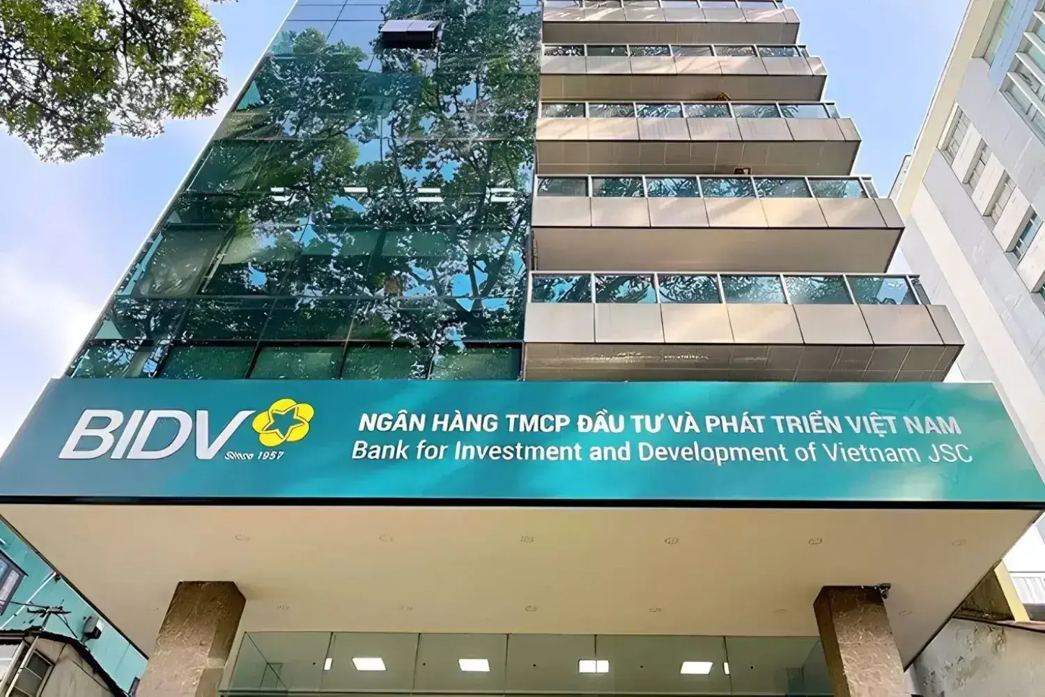 BIDV sở hữu mạng lưới giao dịch rộng khắp và là đối tác thu học phí của nhiều trường học trên cả nước.