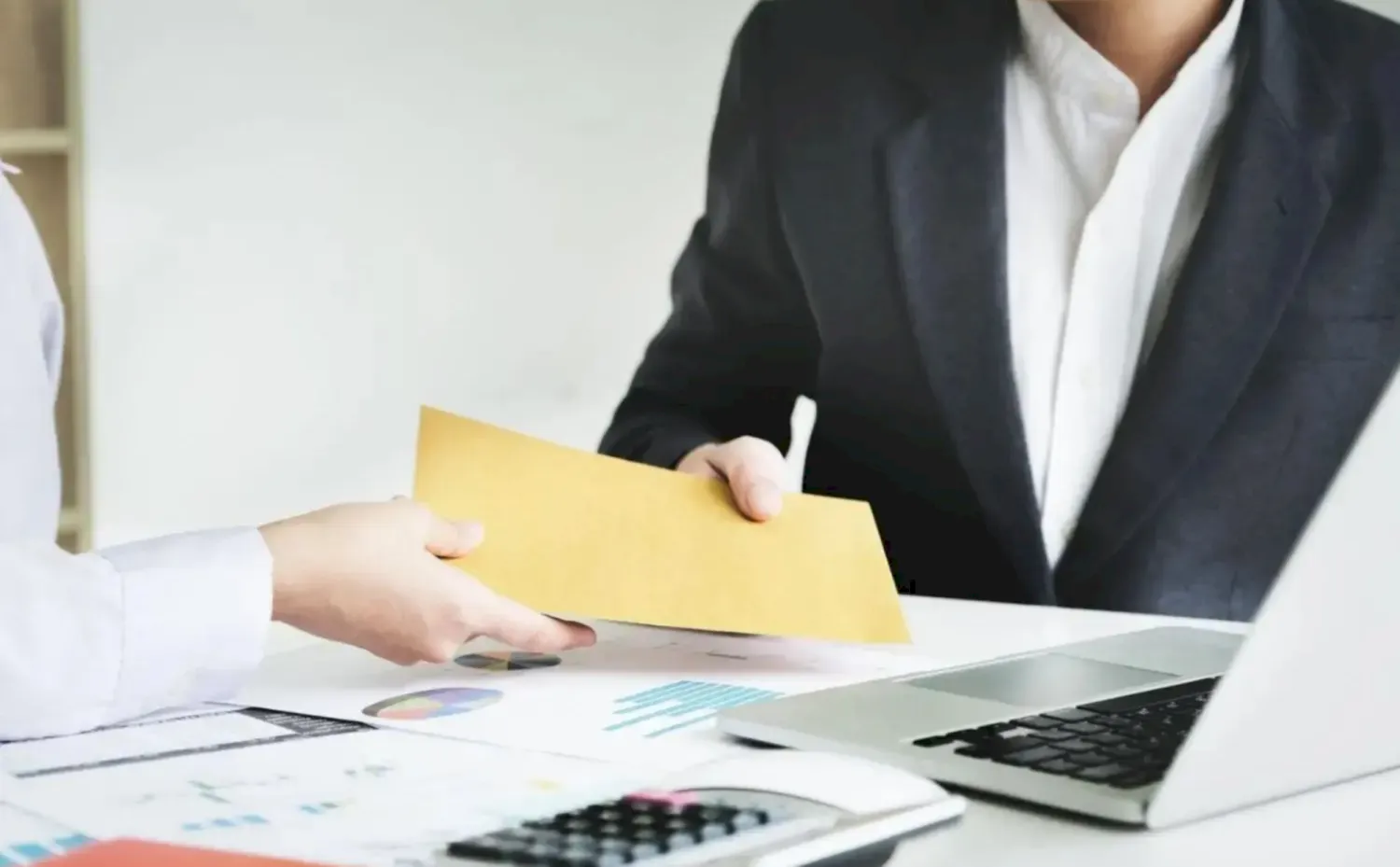 Khoản vay theo bảng lương được xét duyệt dựa trên thu nhập và uy tín cá nhân, không yêu cầu tài sản bảo đảm.