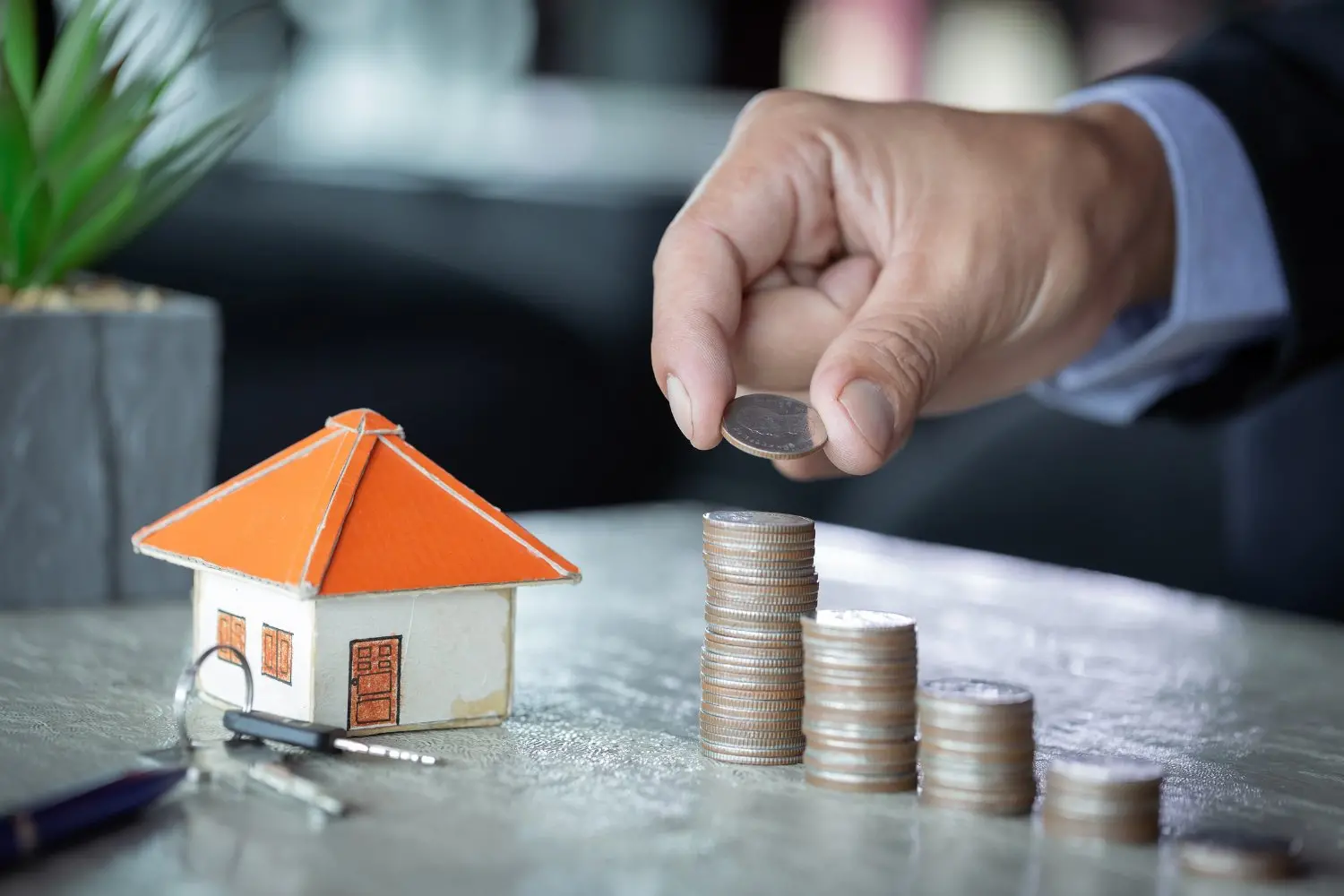 Đặt ra mục tiêu và lập kế hoạch tài chính là yếu tố cốt yếu trong quá trình tiết kiệm tiền để mua nhà