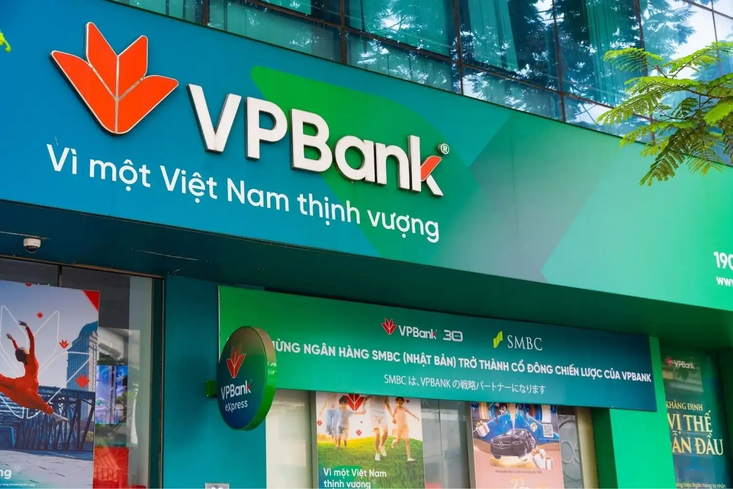 VPBank thường xuyên triển khai các chương trình hoàn tiền và ưu đãi mua sắm dành cho khách hàng trẻ.