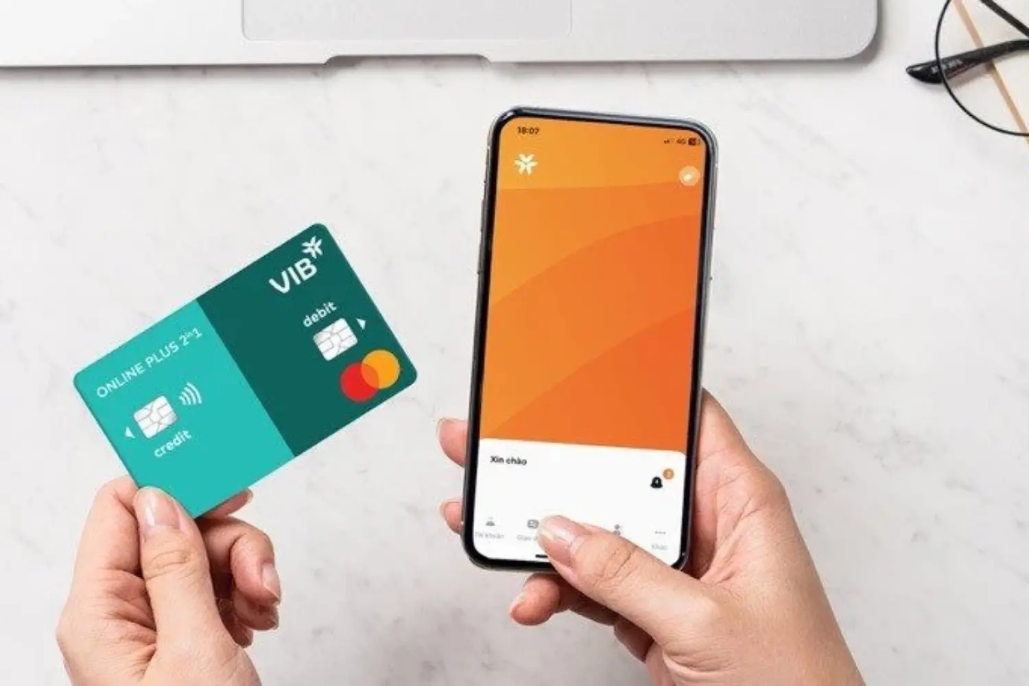Dùng các ứng dụng MyVIB mang lại sự tiện lợi nhanh chóng cho khách hàng 