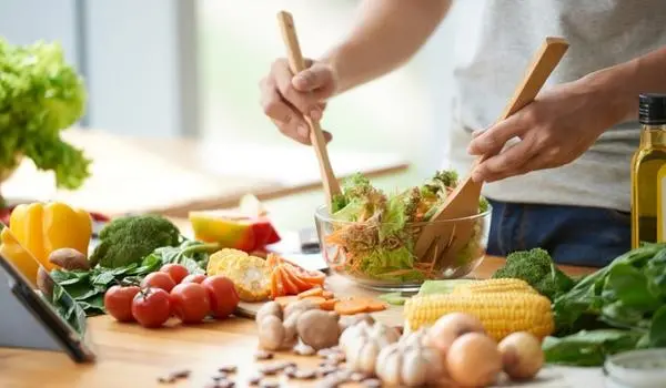 Nấu ăn tại nhà vừa an toàn vừa tiết kiệm chi phí