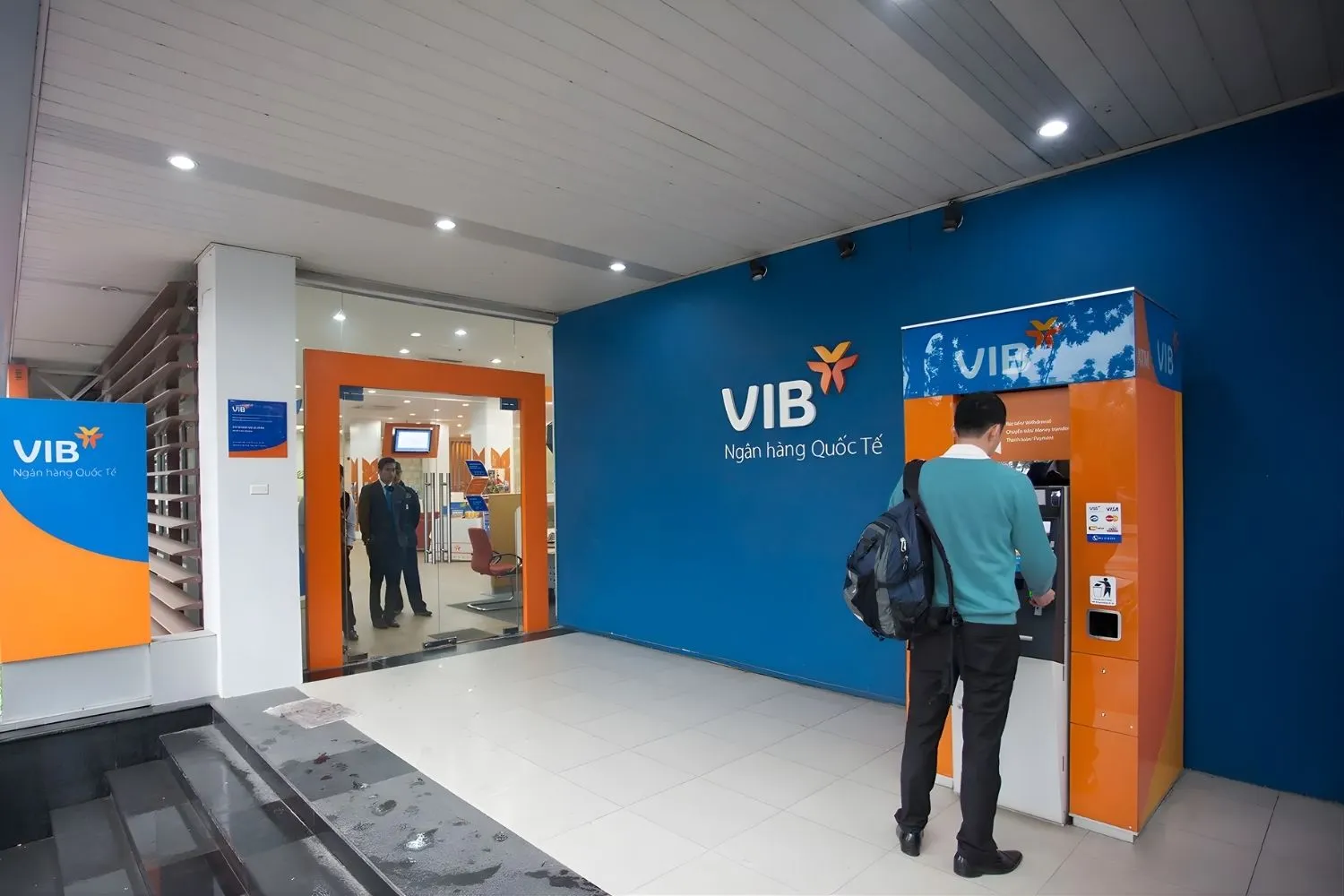 Sao kê thực hiện tại cây ATM, khách hàng cần có thẻ ATM của ngân hàng đang sử dụng