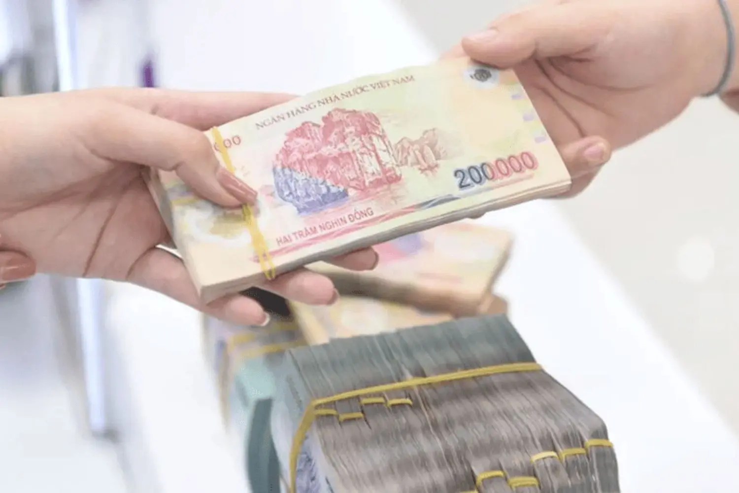 Vay ngân hàng 2 tỷ trong 10-20 năm mỗi tháng trả bao nhiêu?