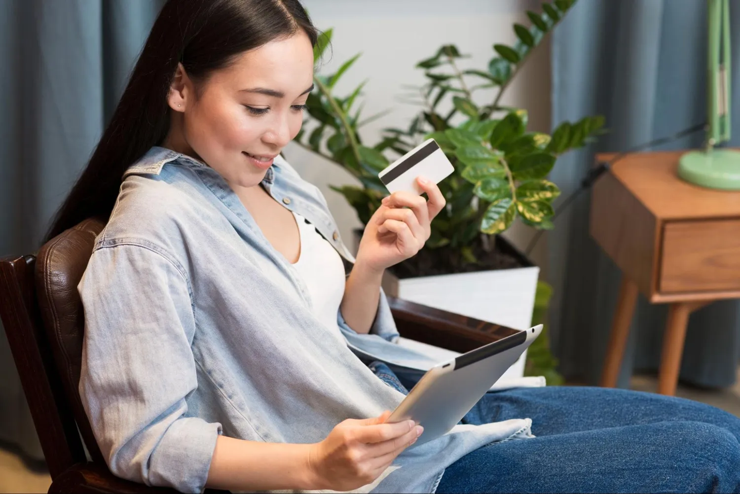 Trải nghiệm mở tài khoản MyVIB siêu tốc trong 1 phút với bảo mật đa lớp và nhiều ưu đãi miễn phí.