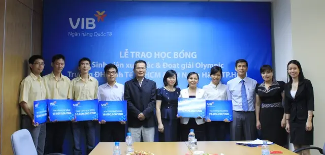 Outstanding Students Granted With Scholarships Worth 180 Million Dong by VIB