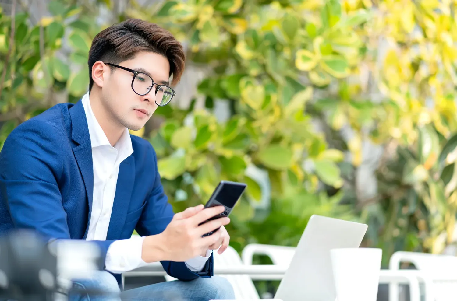 Khách hàng có thể gọi hotline CSKH để được hỗ trợ tra cứu số tài khoản nhanh chóng và chính xác.
