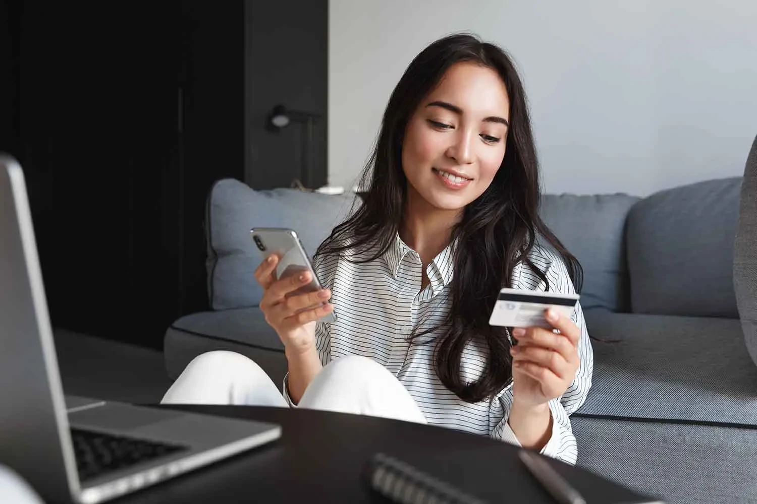 Việc hiểu rõ số tiền thanh toán tối thiểu của thẻ tín dụng là gì và công thức tính sẽ giúp khách hàng chủ động hơn trong việc lập kế hoạch tài chính cá nhân.