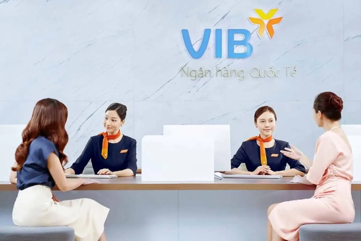 Khách hàng cần mang theo CCCD đến chi nhánh ngân hàng để xác nhận mất thẻ và được hỗ trợ cấp lại nhanh chóng.