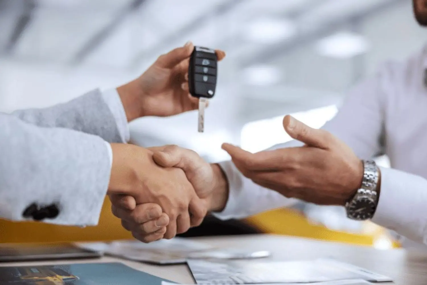 Mua lại xe ôtô đang trả góp ngân hàng: Các yếu tố cần cân nhắc, điều kiện & hồ sơ