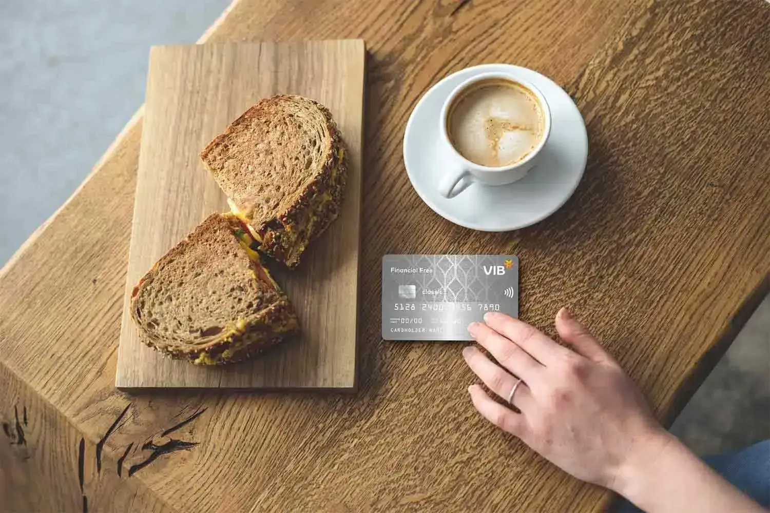 Mở thẻ tín dụng bằng thẻ tín dụng khác