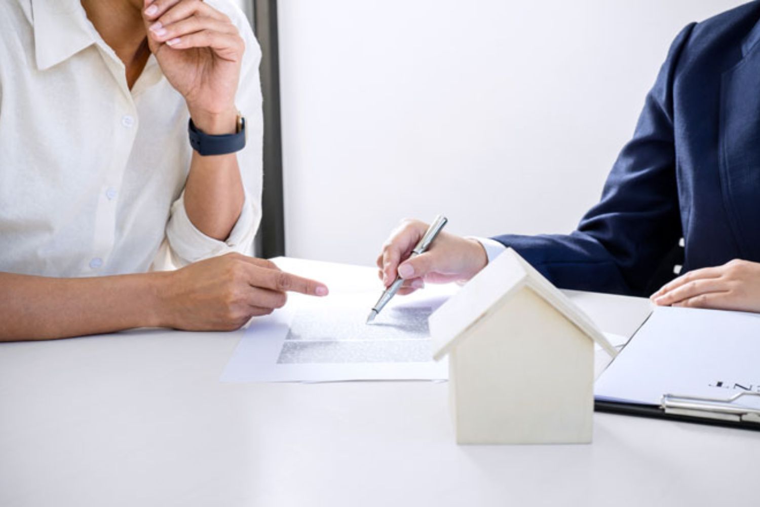 Làm việc và đàm phán với khách hàng