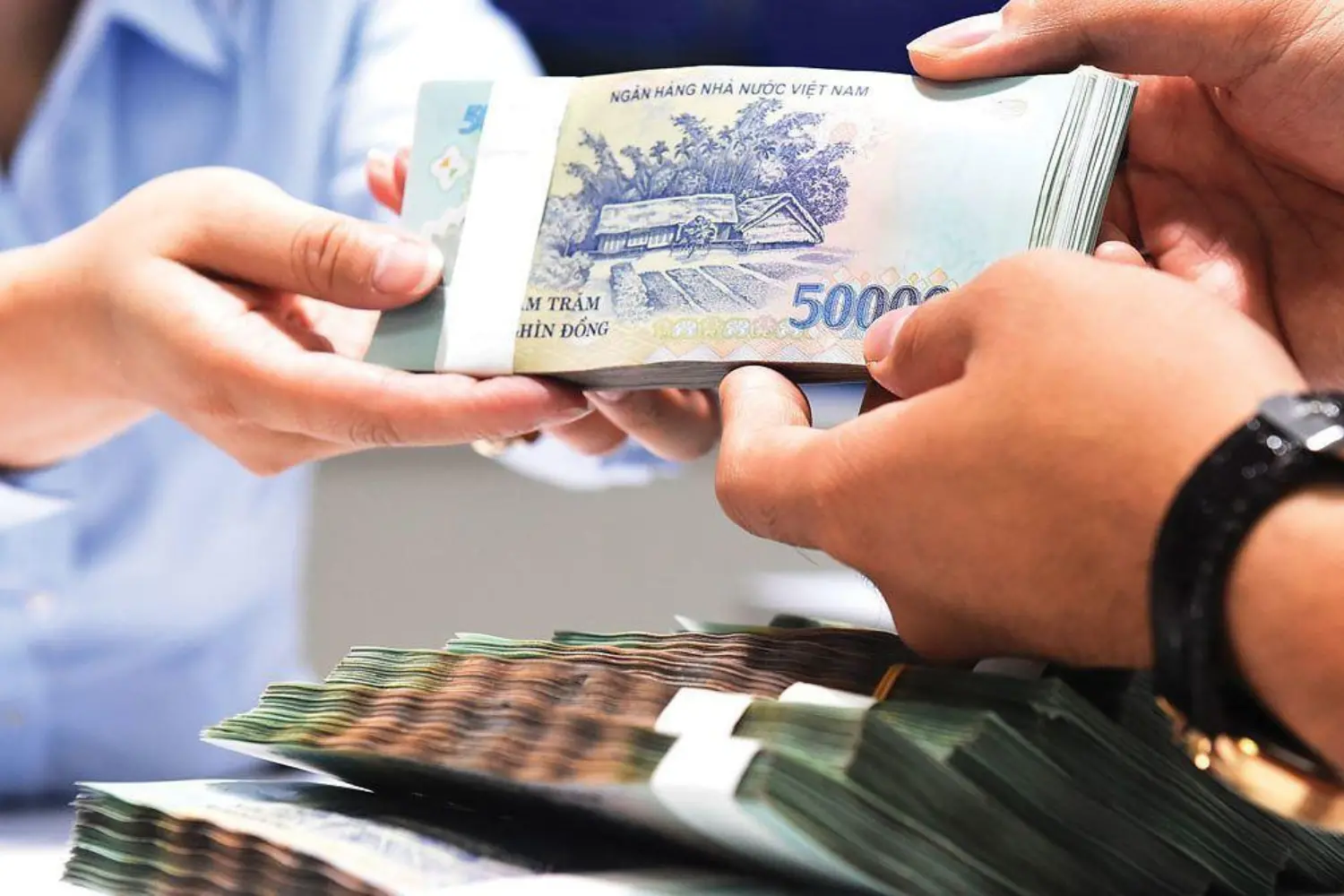 Vay tiền qua thẻ tín dụng