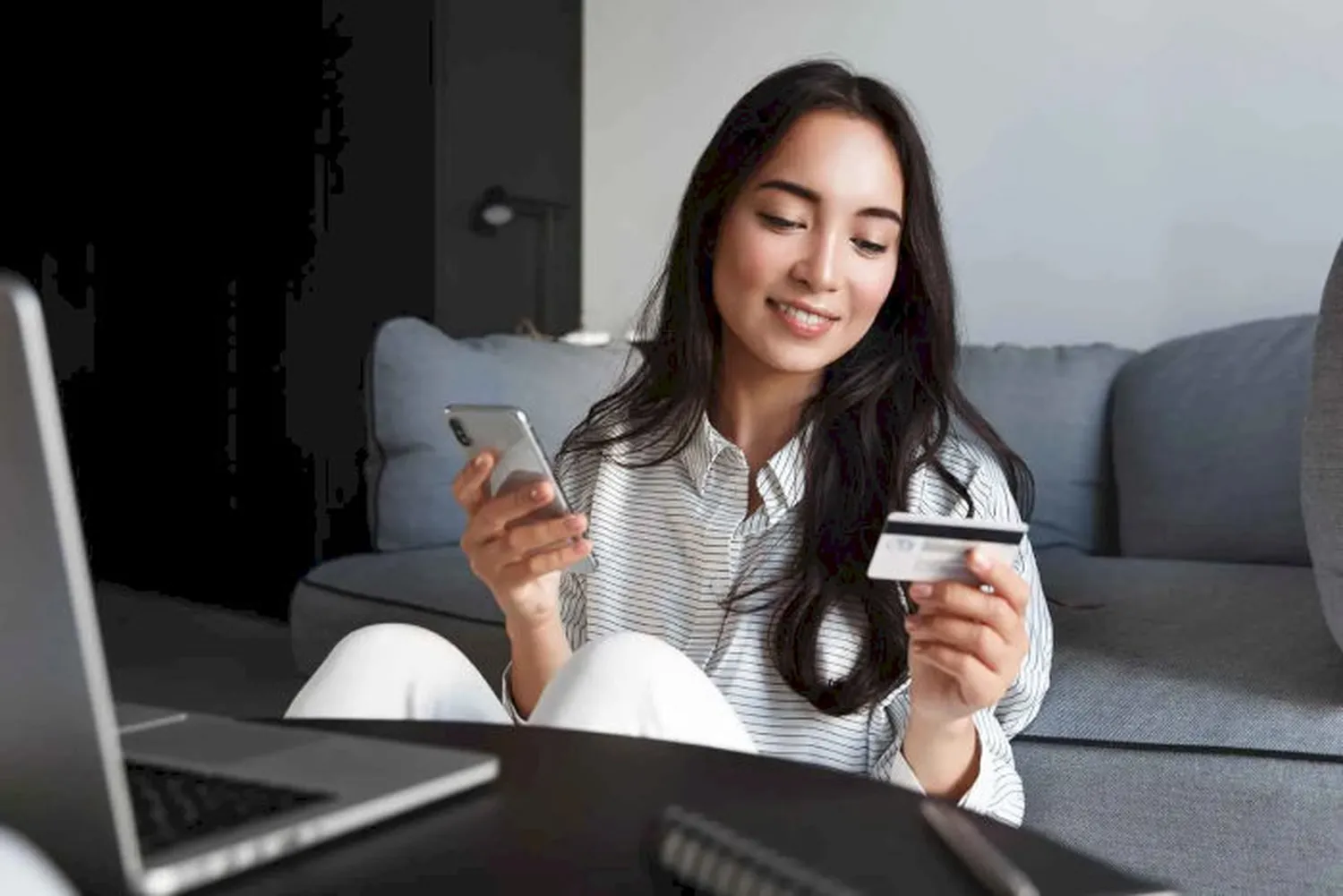 Khách hàng có thể dễ dàng đăng ký thẻ tín dụng online ngay trên website của VIB.