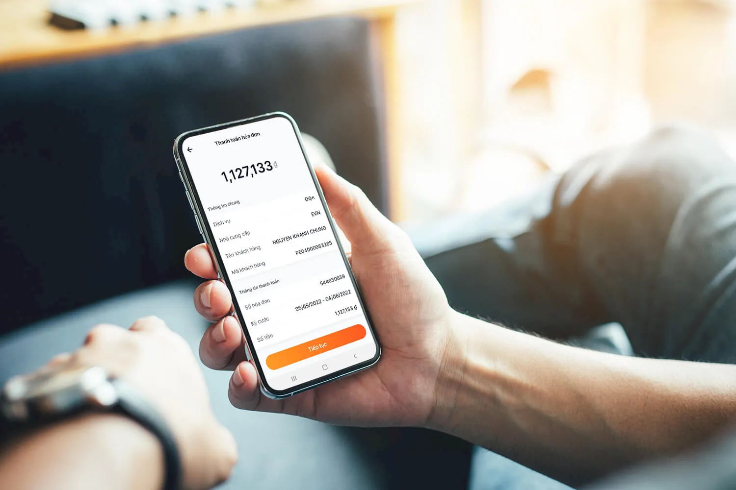 Đăng ký SMS Banking để nhận thông báo ngay khi có giao dịch phát sinh trên thẻ Visa Debit.