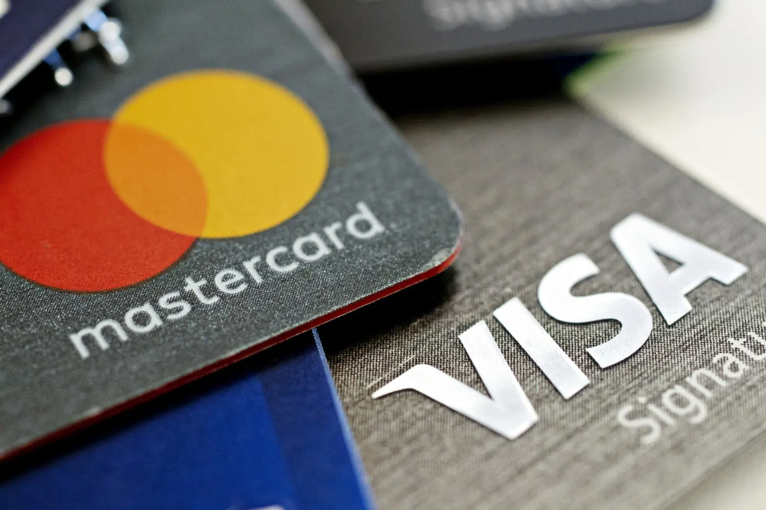 Phân biệt thẻ Mastercard với Visa Card