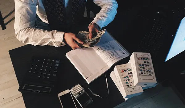 Bạn cần nắm rõ lãi suất và cách tính lãi mỗi năm để tránh nợ xấu